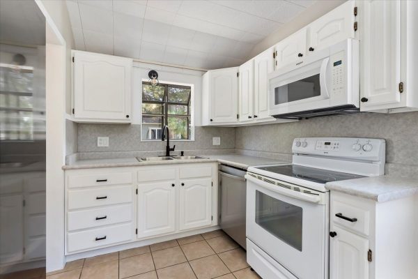06-Kitchen-1867 Ramona Ave, Salt Lake City, UT 84108 06-Kitchen-1867 Ramona Ave, Salt Lake City, UT 84108
