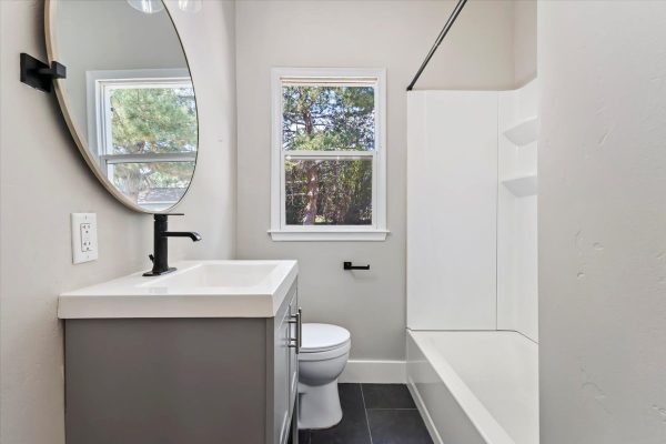 07-Bath-1867 Ramona Ave, Salt Lake City, UT 84108 07-Bath-1867 Ramona Ave, Salt Lake City, UT 84108